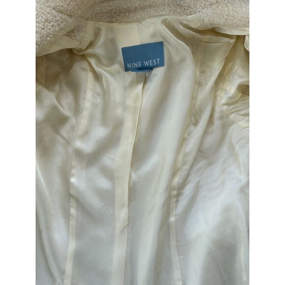 Vintage Nine West Boucle Cream Wool Coat with Large Buttons size 6 - Picture 5 of 8